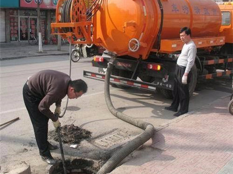 毛道乡清掏化粪池，健康生活从这里开始